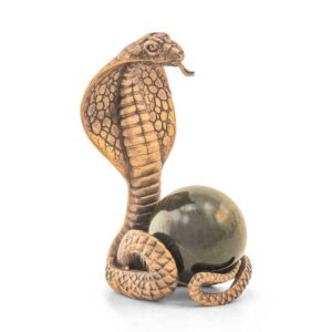 бронзовая статуэтка кобра - подарок на год змеи